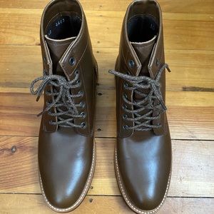 No solo Amalia All Weather Boot in brown. Size 10. Excellent unused condition.